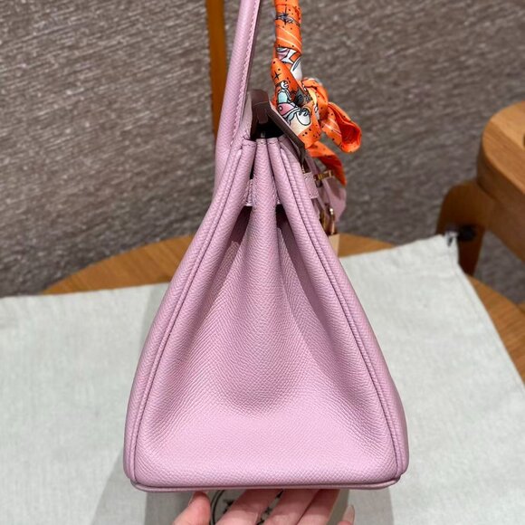 Classic Hermes Bag: A Stylish and Versatile Choice for Elegance - Picture 5 of 6